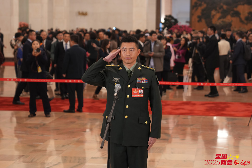ཟླ་3ཚེས་5ཉིན་ཆུ་ཚོད་8པར། རྒྱལ་ཡོངས་མི་དམངས་འཐུས་ཚོགས་སྐབས་བཅུ་བཞི་པའི་ཚོགས་འདུ་ཐེངས་གསུམ་པའི“འཐུས་མིའི་བགྲོད་ལམ”གཅིག་སྡུད་བཅར་འདྲི་བྱེད་སྒོ་ཐེངས་དང་པོ་དེ་མི་དམངས་ཚོགས་ཁང་ཆེན་མོའི་ཀྲུང་དབྱང་ཚོམས་ཆེན་བྱང་ཕྱོགས་སུ་འཚོགས་པ་རེད།