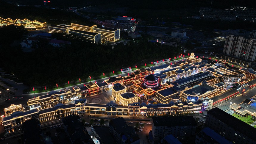 མི་དམངས་དྲ་བའི་གསར་འགོད་པ་ལི་དབྱང་གིས་པར་བླངས། 