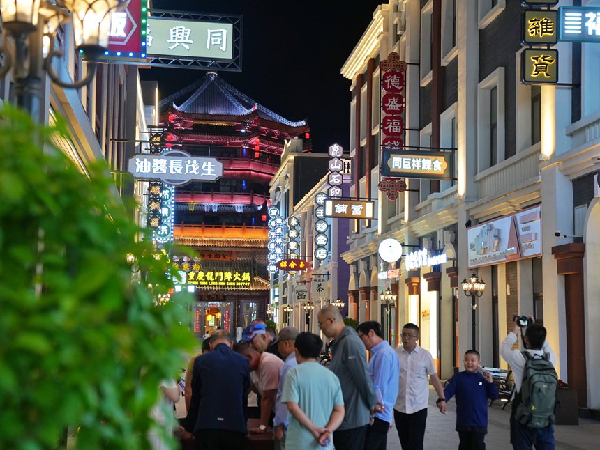 མི་དམངས་དྲ་བའི་གསར་འགོད་པ་ལི་དབྱང་གིས་པར་བླངས། 