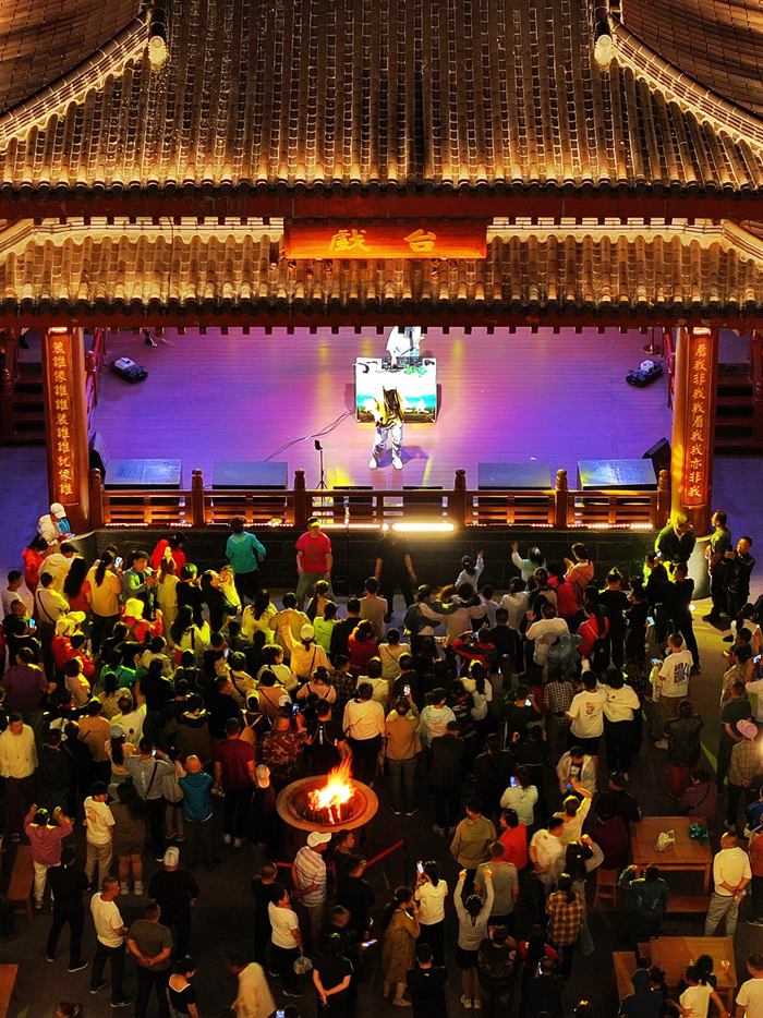 མི་དམངས་དྲ་བའི་གསར་འགོད་པ་ལི་དབྱང་གིས་པར་བླངས། 