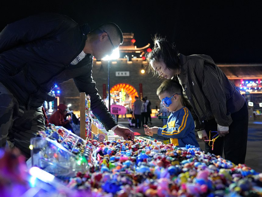 མི་དམངས་དྲ་བའི་གསར་འགོད་པ་ལི་དབྱང་གིས་པར་བླངས། 