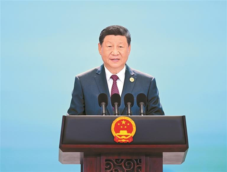     ཟླ་8ཚེས་31ཉིན་གྱི་དགོང་མོར། རྒྱལ་ཁབ་ཀྱི་ཀྲུའུ་ཞི་ཞི་ཅིན་ཕིང་དང་སྐུ་ཟླ་ཕེང་ལི་ཡོན་གྱིས་ཐེན་ཅིན་མེ་ཅང་ཚོགས་འགྲེམས་ལྟེ་གནས་སུ་གསོལ་སྟོན་བཤམས་ནས་ཀྲུང་གོར་2025ལོའི་ཧྲང་ཧའེ་མཉམ་ལས་རྩ་འཛུགས་ཀྱི་དབུ་ཚོགས་ལ་ཞུགས་མཁན་རྒྱལ་སྤྱིའི་སྐུ་མགྲོན་ལ་དགའ་བསུ་ཞུས་ཤིང་། འདི་ནི་ཞི་ཅིན་ཕིང་གིས་ཤིས་ཚིག་སྒྲོན་བཞིན་པ།