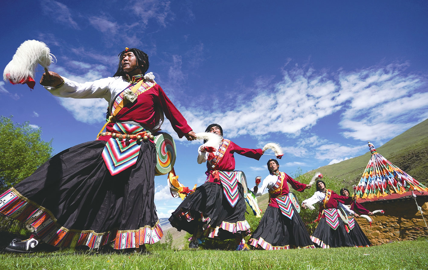 ༄༅།།སྲོལ་རྒྱུན་དང་དེང་རབས་མཉམ་འདྲེས་ཀྱི་སྙན་འཇེབས་རོལ་དབྱངས་བརྩམས།