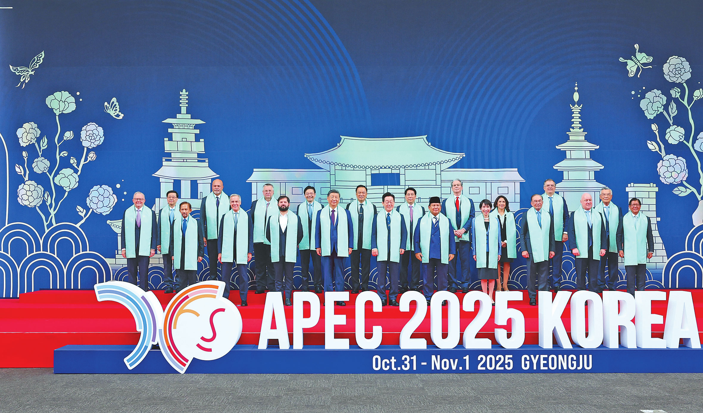 ས་གནས་དེ་གའི་དུས་ཚོད་ཟླ་11ཚེས་1ཉིན་གྱི་སྔ་དྲོར། རྒྱལ་ཁབ་ཀྱི་ཀྲུའུ་ཞི་ཞི་ཅིན་ཕིང་ཧན་གོའི་ཆིང་ཀྲོའུ་རུ་ཨེ་ཤེ་ཡ་དང་ཞི་བདེ་རྒྱ་མཚོ་ཆེན་པོ་ཁུལ་གྱི་དཔལ་འབྱོར་མཉམ་ལས་རྩ་འཛུགས་ཀྱི་འགོ་ཁྲིད་པའི་དངོས་གཞི་མིན་པའི་ཚོགས་འདུ་ཐེངས་སོ་གཉིས་པའི་དུས་མཚམས་གཉིས་པའི་ཚོགས་འདུར་ཞུགས་ནས། 《རྒྱུན་མཐུད་ཆོག་པའི་མཛེས་སྡུག་འབྱུང་འགྱུར་མཉམ་དུ་གཏོད་དགོས》ཞེས་འགོ་བརྗོད་དུ་འཁོད་པའི་གསུང་བཤད་གལ་ཆེན་གནང་བ་རེད། འདི་ནི་ཚོགས་འདུ་གྲོལ་རྗེས། ཚོགས་ཞུགས་དཔལ་འབྱོར་སྡེ་གཞིའི་འགོ་ཁྲིད་པ་དང་འཐུས་མིས་མཉམ་པར་རྒྱག་བཞིན་པ།