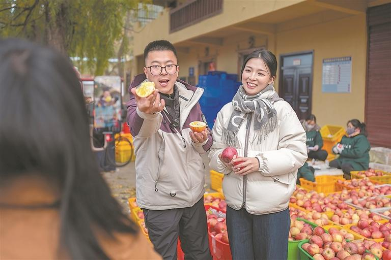 འདི་ནི་ནན་ཤིན་གྲོང་རྡལ་ཨན་ཤང་གྲོང་ཚོར་དྲ་ཚོང་པས་ཐད་གཏོང་བརྒྱུད་ཀུ་ཤུ་འཚོང་བཞིན་པ།