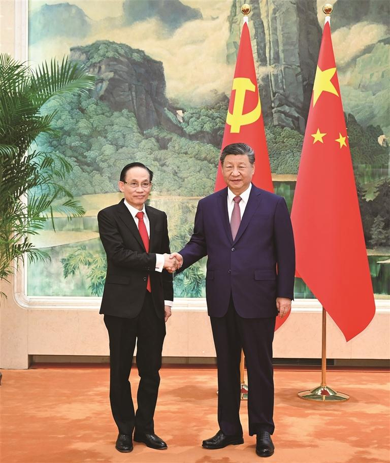 ཟླ་2ཚེས་4ཉིན་གྱི་ཕྱི་དྲོར། ཀྲུང་གུང་ཀྲུང་དབྱང་གི་སྤྱི་ཁྱབ་ཧྲུའུ་ཅི་དང་རྒྱལ་ཁབ་ཀྱི་ཀྲུའུ་ཞི་ཞི་ཅིན་ཕིང་གིས་མི་དམངས་ཚོགས་ཁང་ཆེ་མོར་ཆེད་མངགས་ཀྲུང་གོར་འཚམས་འདྲིར་ཕེབས་པའི་ཝེ་ཐེ་ནམ་གུང་ཁྲན་ཏང་ཀྲུང་དབྱང་གི་སྤྱི་ཁྱབ་ཧྲུའུ་ཅི་སུའུ་ལིན་གྱི་ཆེད་བསྐོས་ཕོ་ཉ་ཡིན་པའི་ཝེ་ཐེ་ནམ་གུང་ཁྲན་ཏང་ཀྲུང་དབྱང་ཆབ་སྲིད་ཅུས་ཀྱི་ཨུ་ཡོན་དང་ཕྱི་འབྲེལ་པུའུ་ཀྲང་ལི་ཧོའེ་ཀྲུང་དང་མཇལ་འཛོམས་གནང་བ།