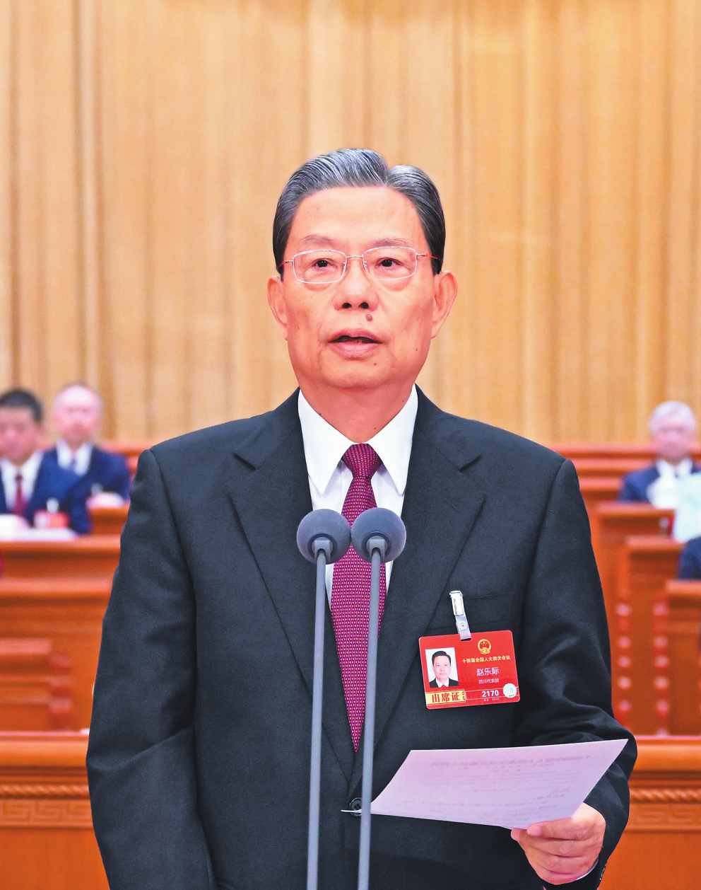 ཟླ་3ཚེས་5ཉིན་གྱི་སྔ་དྲོར། རྒྱལ་ཡོངས་མི་དམངས་འཐུས་མི་ཚོགས་ཆེན་སྐབས་བཅུ་བཞི་པའི་ཚོགས་འདུ་ཐེངས་བཞི་པ་པེ་ཅིང་མི་དམངས་ཚོགས་ཁང་ཆེ་མོར་འགོ་ཚུགས་ཤིང་། འདི་ནི་ཀྲའོ་ལེ་ཅི་ཡིས་འགོ་ཚུགས་ཚོགས་འདུ་གཙོ་སྐྱོང་གནང་བཞིན་པ།