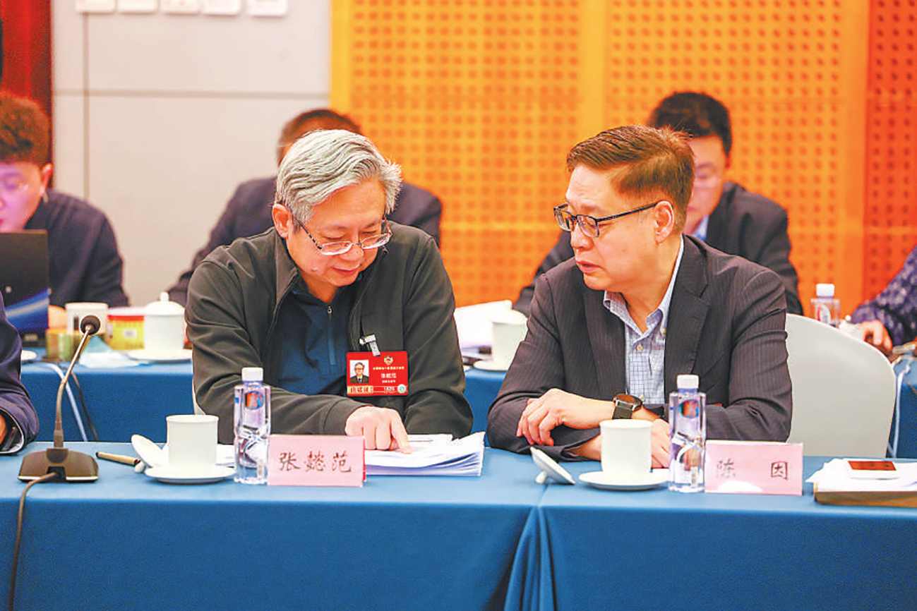 འདི་ནི་ཟླ་3ཚེས་9ཉིན། ཕྱི་ཕྱོགས་མཛའ་གྲོགས་རིགས་ཁོངས་ཀྱི་ཨུ་ཡོན་གྱིས་ཚོགས་ཆུང་གི་ཚོགས་འདུར་སྤེལ་རེས་དང་གྲོས་བསྡུར་གནང་བཞིན་པ།