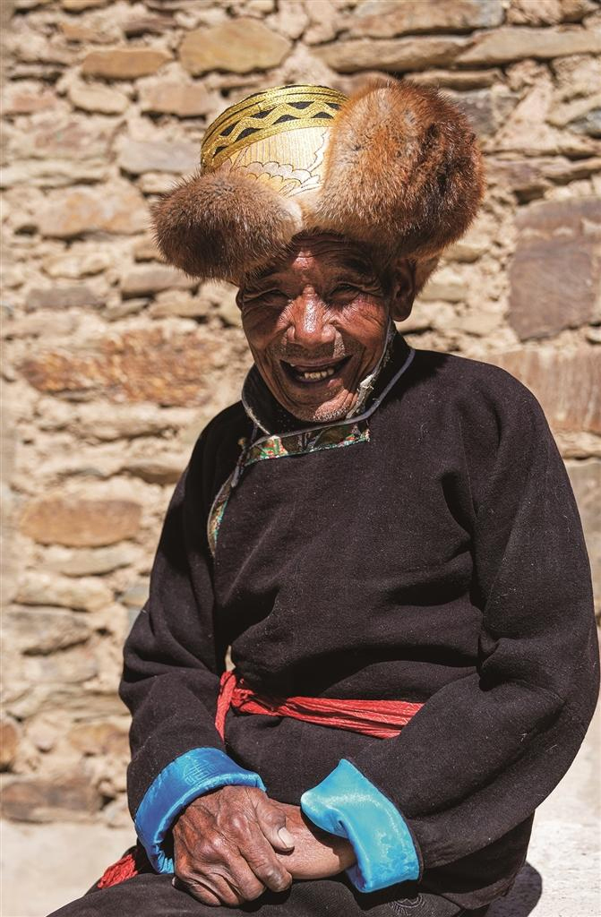 འདི་ནི་པད་མ་བཀྲ་ཤིས་ཀྱི་པར་ཡིན་པ།
