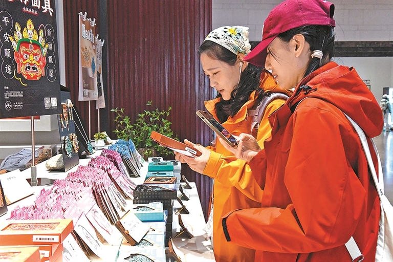 འདི་ནི་ཡུལ་སྐོར་བས་བོད་ལྗོངས་རྟེན་མཛོད་ཁང་གི་རིག་གནས་བསམ་བཀོད་ཁུལ་ནས་ཁྱད་ལྡན་རིག་གནས་བསམ་བཀོད་ཀྱི་ཐོན་རྫས་ཉོ་བཞིན་པ།