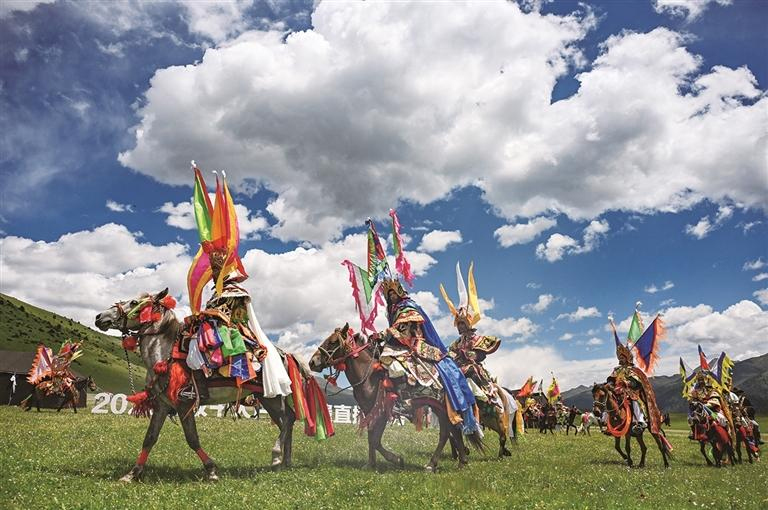 ཟླ་7ཚེས་23ཉིན། སི་ཁྲོན་ཞིང་ཆེན་དཀར་མཛེས་ཀྲོའུ་རྟའུ་དང་། དཀར་མཛེས། སྡེ་དགེ སེར་ཤུལ། ཉག་ཆུ། བྲག་འགོ་བཅས་རྫོང་དྲུག་ནས་ཡོང་བའི་མངོན་མིན་རིག་གནས་ཤུལ་བཞག་གི་རྒྱུན་འཛིན་པ་དང་། ཆེད་ལས་འཁྲབ་སྟོན་པ། ཡུལ་སྐོར་བ་བཅས་རྩྭ་ཐང་དུ་མཉམ་དུ་འཛོམས་ནས། རྒྱལ་ཁབ་རིམ་པ་དང་ཀྲོའུ་རིམ་པའི་མངོན་མིན་རིག་གནས་ཤུལ་བཞག་གི་རྣམ་གྲངས་རེས་མོས་ཀྱིས་འགྲེམས་འཁྲབ་བྱས་པ་རེད། འདི་ནི་ས་བབ་སྨི་3800ཟིན་པའི་སི་ཁྲོན་ཞིང་ཆེན་དཀར་མཛེས་ཀྲོའུ་རྟའུ་རྫོང་གཡུ་ཁོག་རྩྭ་ཐང་གི་མངོན་མིན་རིག་གནས་ཤུལ་བཞག་ཐད་གཏོང་བྱ་ཡུལ་དུ་ས་གནས་དེ་གའི་སྒྱུ་རྩལ་པས་མངོན་མིན་རིག་གནས་ཤུལ་བཞག་འགྲེམས་འཁྲབ་བྱེད་བཞིན་པ།
