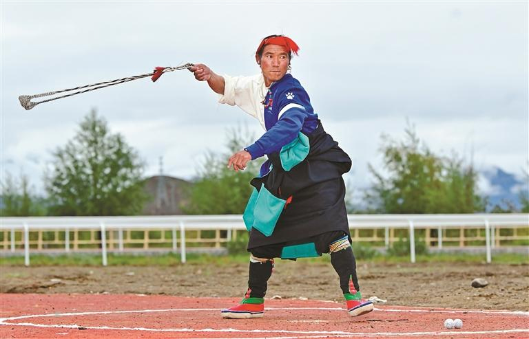 ① འདི་ནི་འུར་རྡོའི་རྣམ་གྲངས་ཀྱི་འགྲན་བསྡུར་ཁུལ་དུ་བདམས་ཐོན་པས་འུར་རྡོ་འབེན་ལ་འཕེན་རྩིས་བྱེད་བཞིན་པ།