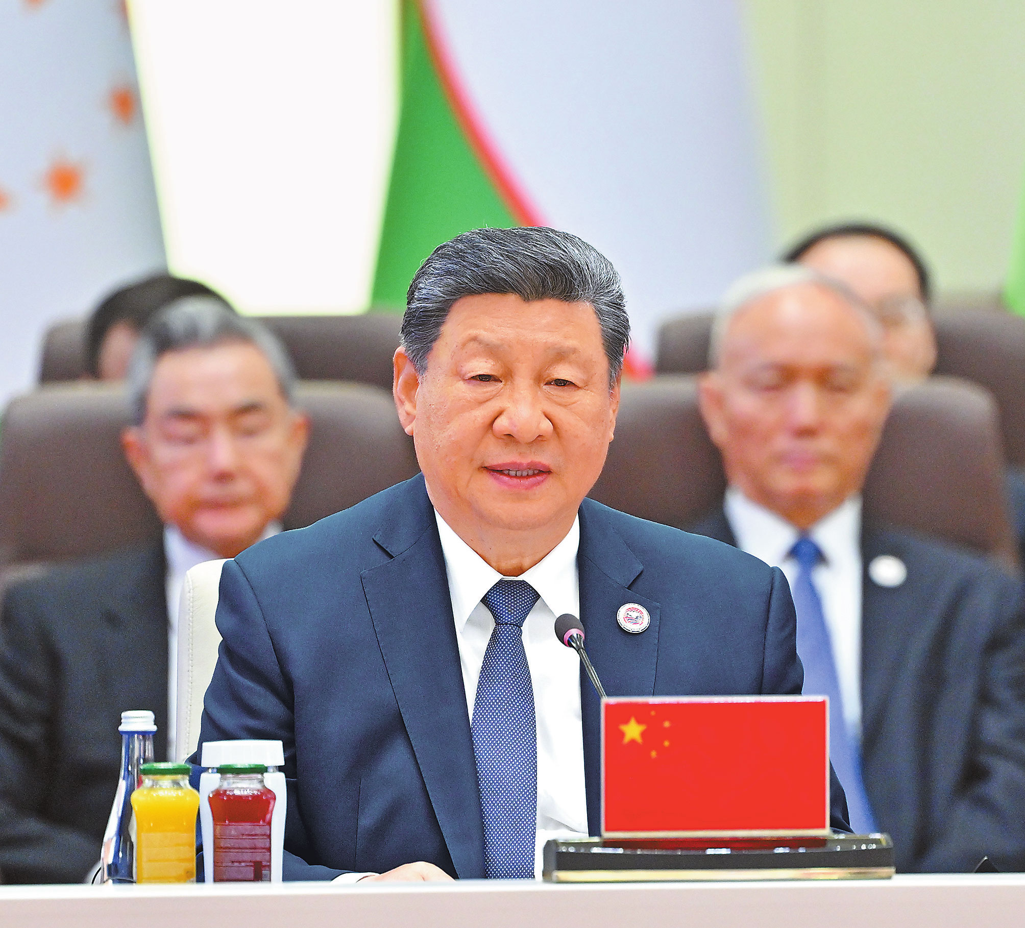 འདི་ནི་ས་གནས་དེ་གའི་དུས་ཚོད་ཟླ་9ཚེས་1ཉིན་གྱི་ཕྱི་དྲོར། རྒྱལ་ཁབ་ཀྱི་ཀྲུའུ་ཞི་ཞི་ཅིན་ཕིང་གིས་པི་སི་ཁེག་ཏུ“ཧྲང་ཧའེ་མཉམ་ལས་རྩ་འཛུགས་+”ཀྱི་ཚོགས་འདུར་ཞུགས་པ་དང་སྦྲགས《འདྲ་མཉམ་དང་གོ་རིམ་ལྡན་པའི་འཛམ་གླིང་སྣེ་མང་ཅན་ཐུན་མོང་ཐོག་དར་སྤེལ་བཏང་ནས་དེ་བས་དྲང་གཞག་ལུགས་མཐུན་གྱི་གོ་ལ་ཧྲིལ་པོའི་བཅོས་སྐྱོང་མངོན་འགྱུར་བྱེད་དགོས》 ཞེས་འགོ་བརྗོད་དུ་འཁོད་པའི་གསུང་བཤད་གལ་ཆེན་གནང་བཞིན་པ།