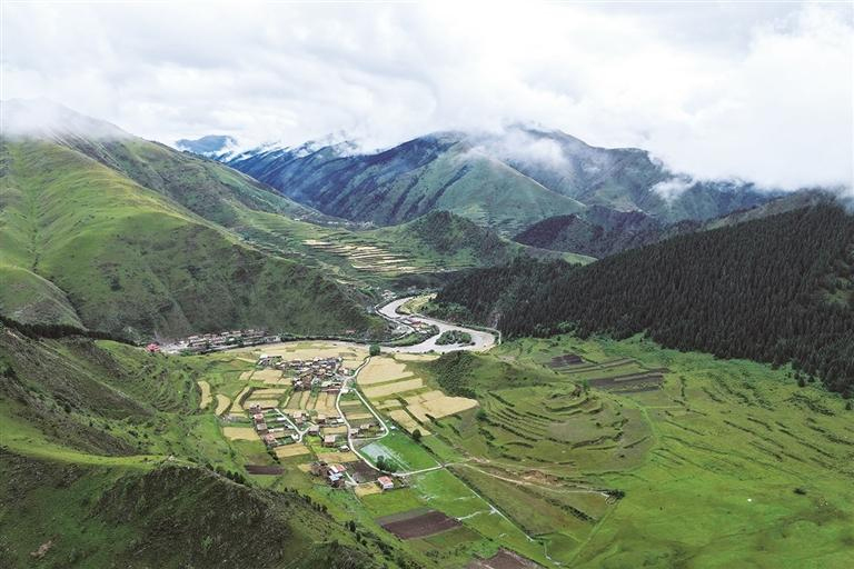 ༄༅།།ས་མཐོའི་སྟོན་དུས་ཀྱི་མཛེས་པ།