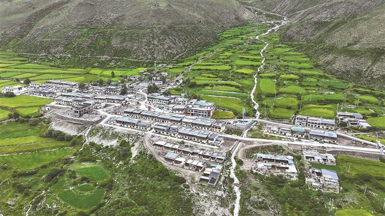 འདི་ནི་སྐུ་ལྷ་མཁའ་རིའི་འདབས་ཀྱི་མཚོ་ཡུལ་གྲོང་ཚོ་ཡིན་པ།