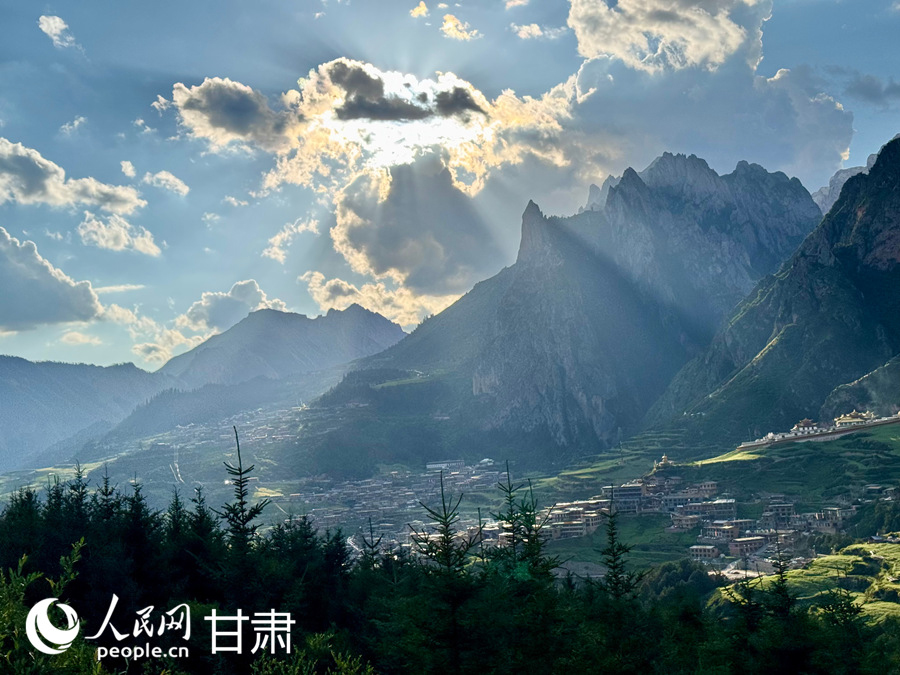 སྟོན་ཀའི་བྲག་སྒམ་ནང་གི་མཛེས་ལྗོངས།