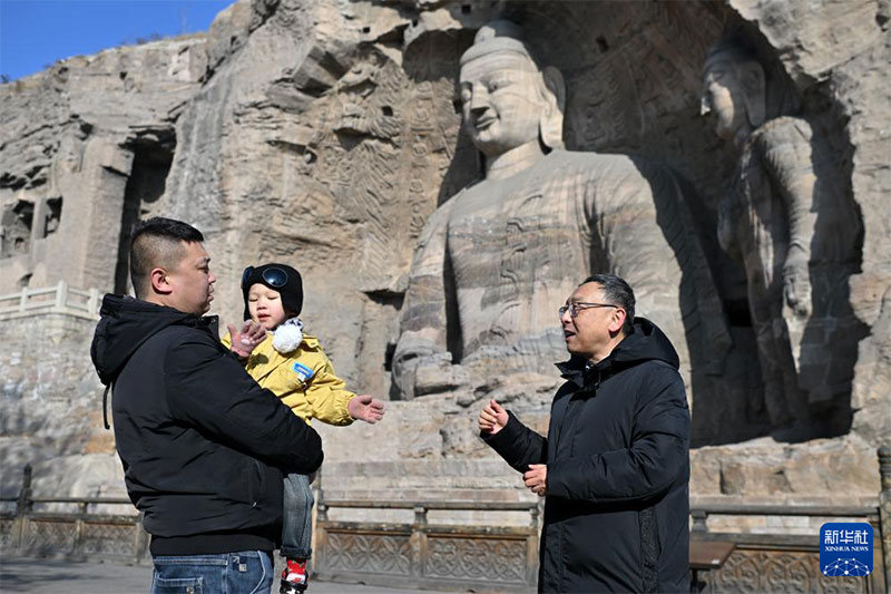 ༄༅།།རྒྱལ་ཡོངས་མི་དམངས་འཐུས་ཚོགས་ཀྱི་འཐུས་མི་ཧང་ཁན། ཤེས་ལྡན་མི་སྣ་གསོ་སྐྱོང་བྱེད་ཤུགས་ཆེ་རུ་བཏང་སྟེ་ནུས་ཤུགས་ཡོད་རྒུས་རིག་གནས་ཤུལ་བཞག་སྲུང་སྐྱོང་བྱེད་དགོས། 